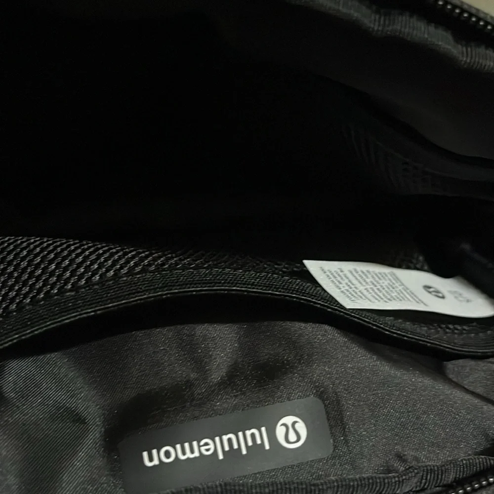NEW! Lululemon Belt Bag Ripstop One size, Black
Found it!!! - Picture 6 of 8